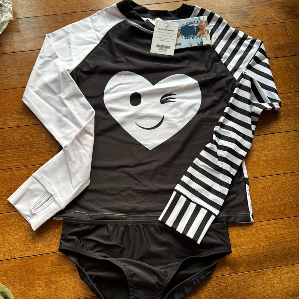Limeapple Love Hearts Rashguard Set